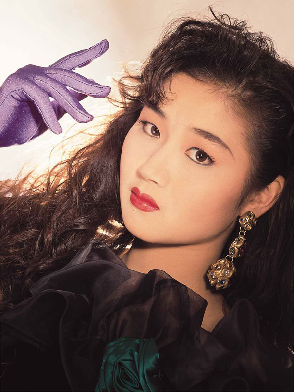 马小玲的婚纱_马小玲变僵尸穿婚纱(3)