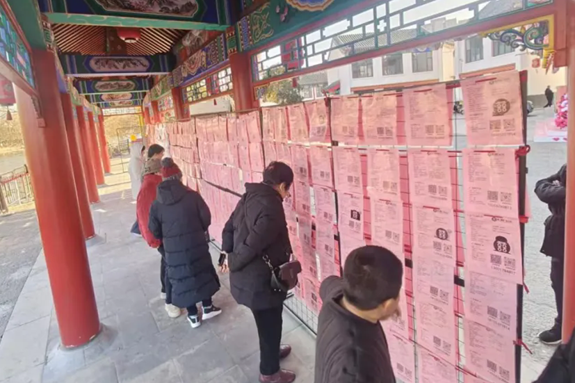 曲阜首个大型公园“相亲角”启用！